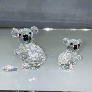 2 damaged Swarovski crystal figurine bears